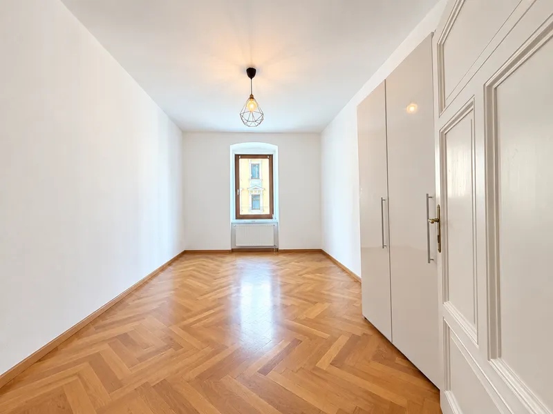 Kliniknah & zentral – Attraktive, sanierte 2-Zimmer-Altbauwohnung in Innsbruck