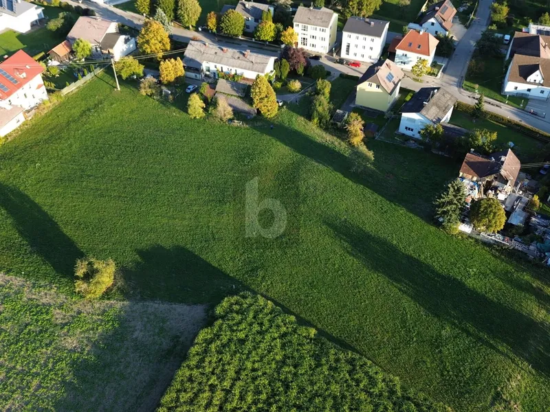 GRÜNLAND MIT POTENZIAL  GENEHMIGTE AUFTEILUNG IN 5 PARZELLEN