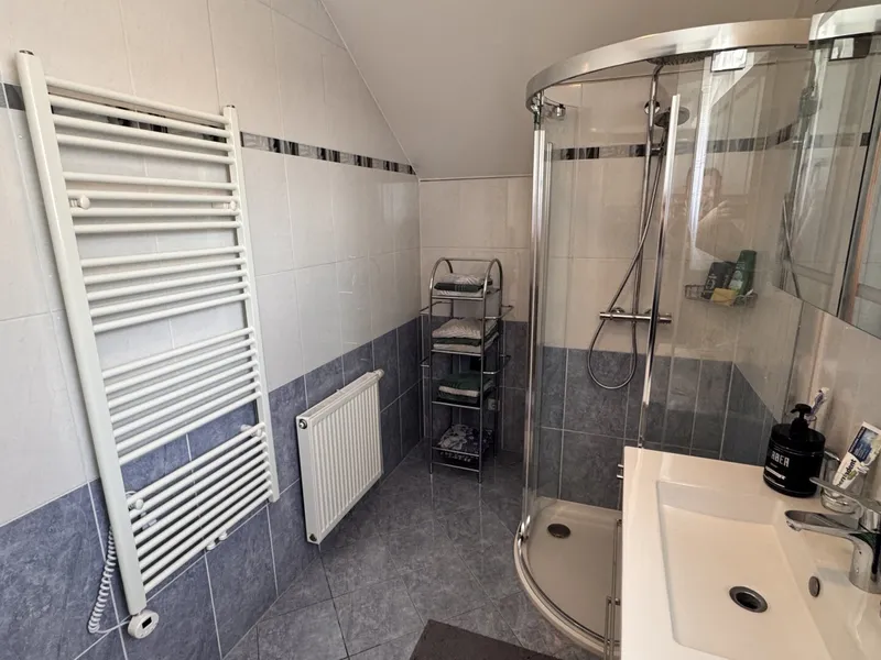 Doppelhaushälfte in Gramatneusiedl – 4 Zimmer, Klimaanlage, Solaranlage, Garten, Terrasse, Stellplatz!