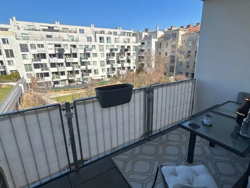 Charmante 3-Zimmer-DG-Wohnung mit 2 Balkonen und Terrasse