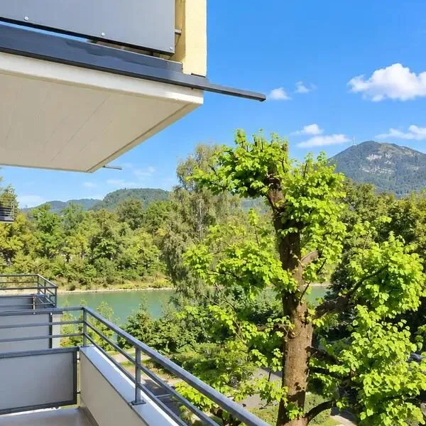 ZWEI BALKONE, EIGENE GARAGE UND BEGEHRTE LAGE ? IHR NEUES ZUHAUSE!