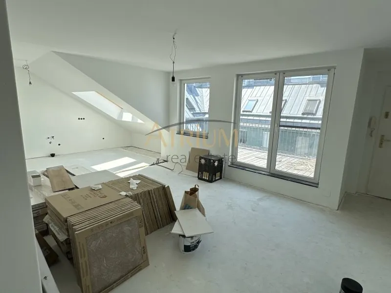Exklusive Dachgeschosswohnung mit hochwertiger Generalsanierung nahe ( 5 min Spaziergang ) der Alten Donau  1220 Wien