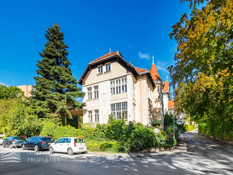 Elegante Villa mit 3 großzügigen Wohneinheiten in Toplage