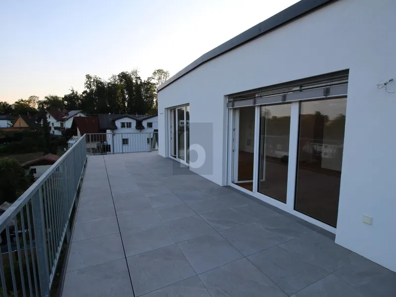 EXKLUSIVES PENTHOUSE MIT GROßZÜGIGER DACHTERRASSE IN LINZ