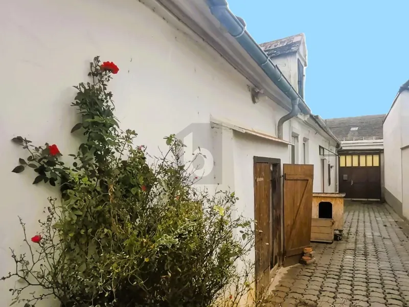 TRADITIONELLER STRECKHOF MIT GARTEN, SCHEUNE UND ZWEITER ZUFAHRT - BAURESERVE