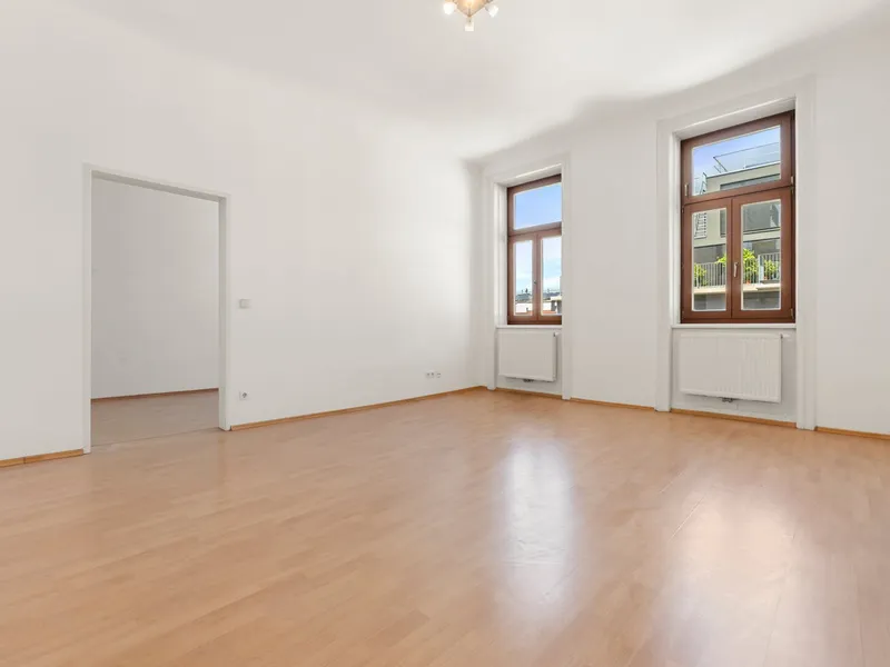 Charmante 2-Zimmer-Altbauwohnung mit hohen Räumen