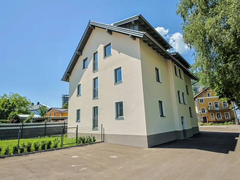 Kernsaniertes Eigentumswohnungen in Toplage von Ebensee am Traunsee - Top 2 - 200 m² Garten