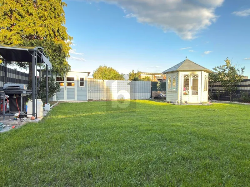 IHR RÜCKZUGSORT IM GRÜNEN: KLEINGARTENHAUS MIT POOL, GRILLPLATZ UND GARTENPARADIES