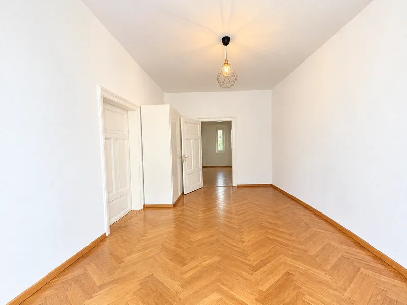 Kliniknah & zentral – Attraktive, sanierte 2-Zimmer-Altbauwohnung in Innsbruck