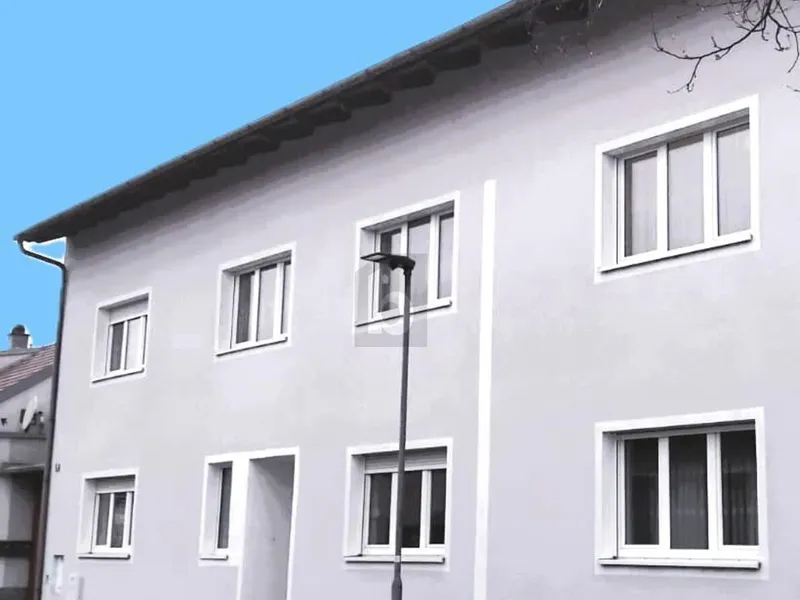 GROSSZÜGIGER FAMILIENHIT - FÜNF SCHLAFZIMMER - BALKON UND KLEINER GARTEN