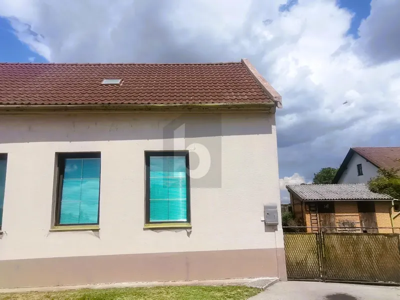 ZUM WACHKÜSSEN - KOMPAKTES HAUS MIT GARTEN UND SCHUPPEN