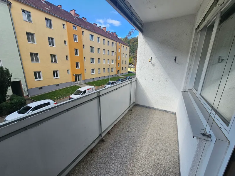 Perfekte Single- und Seniorenwohnung! Barrierefreie zugängige 1 - Zimmer Wohnung mit Loggia in attraktiver Siedlungslage 