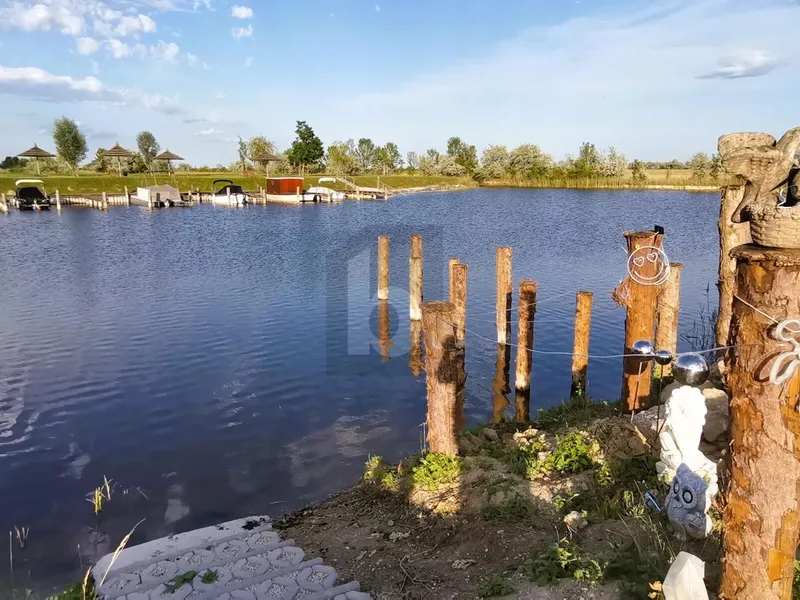 MODERNES WOHNEN MIT DIREKTEM SEEZUGANG - EIGENGRUND