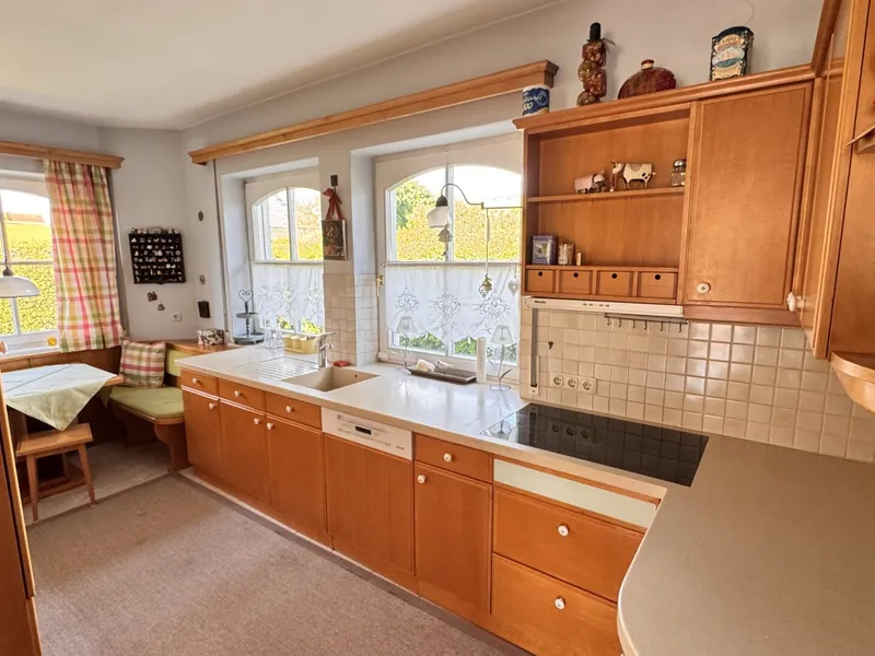 Einfamilienhaus mit Garage, Carport, Pool und Sauna in Bad Fischau-Brunn