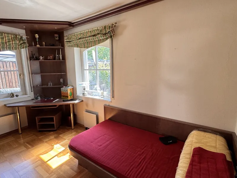 Einfamilienhaus mit Garage, Carport, Pool und Sauna in Bad Fischau-Brunn