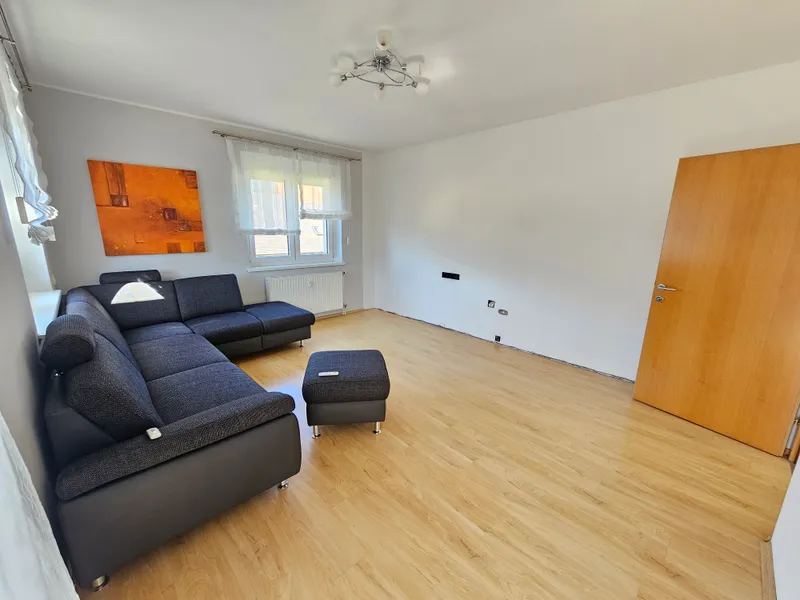 FAMILIENHIT!  4 - Zimmerwohnung mit Loggia und Tiefgaragenplatz in beliebter Lage