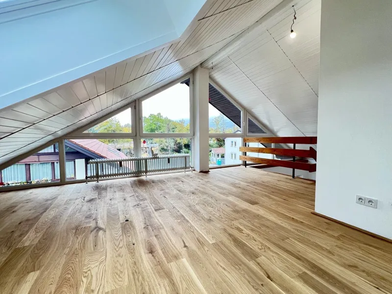 Helle 2-Zi.-Maisonette-Wohnung mit Garage