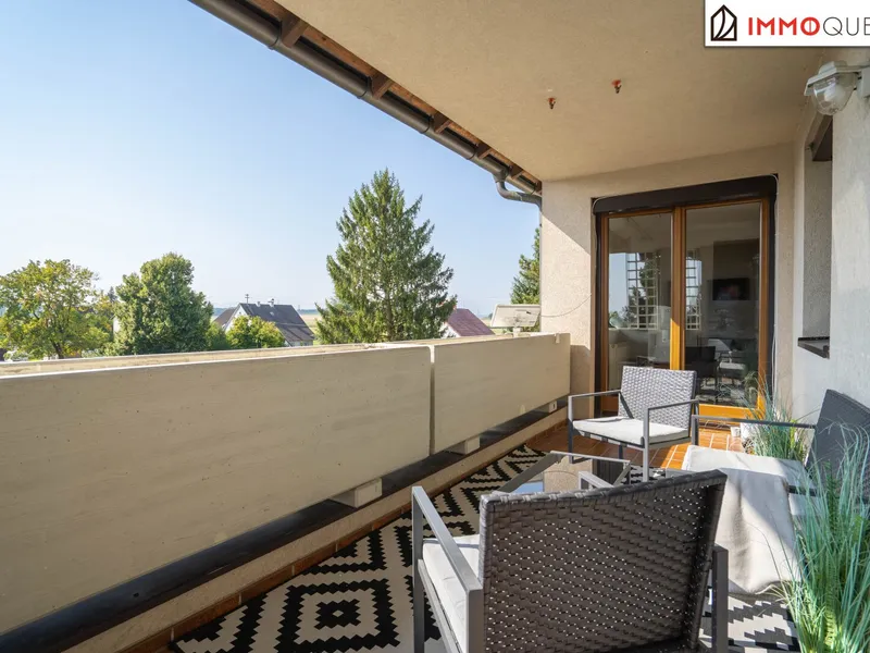Sonniges Wohnen mit Grünblick - Lichtdurchflutete Drei-Zimmer-Wohnung mit sonniger Südloggia, grünem Ausblick und behaglicher Raumaufteilung in Piberbach