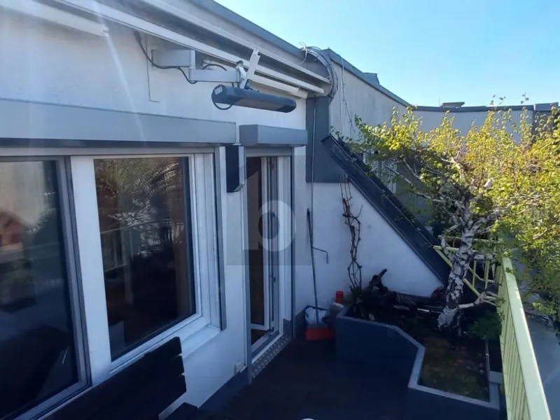 Preisreduktion! GROßZÜGIGE MAISONETTEWOHNUNG MIT SONNIGER DACHTERRASSE 