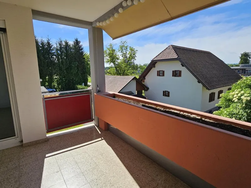 unbefristete 3 Zimmerwohnung mit Loggia und separater Küche