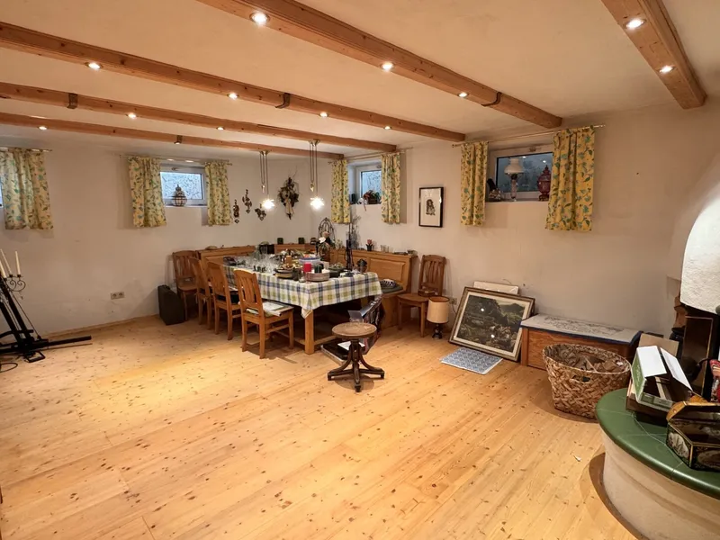 Einfamilienhaus mit Garage, Carport, Pool und Sauna in Bad Fischau-Brunn