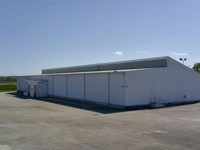 Thermohalle mit Freifläche in toller Lage!