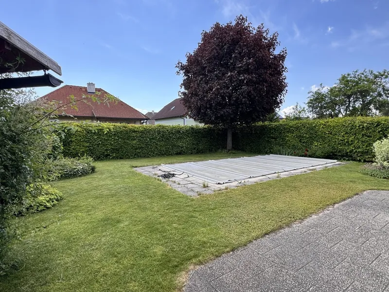 Einfamilienhaus mit Garage, Carport, Pool und Sauna in Bad Fischau-Brunn