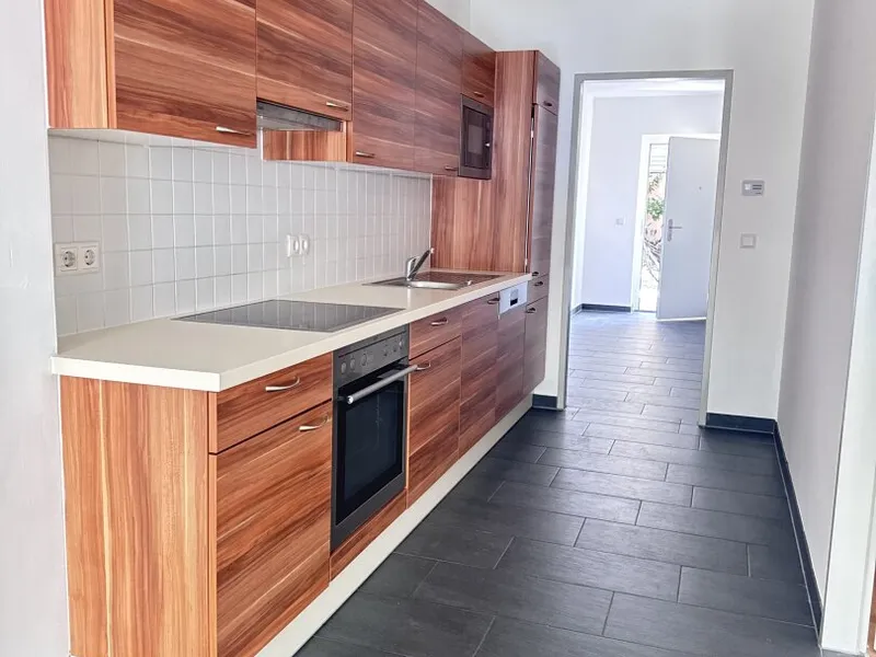 Moderne schön ausgestattete 3 - Zimmer Wohnung in zentraler Lage! Auch sehr gut für 2 - er WG geeignet!