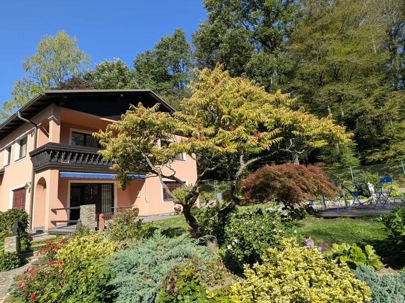 WOHNIDYLLE AM WIENERWALD – TRAUMGARTEN MIT SCHWIMMTEICH & PAVILLON IN ABSOLUTER RUHELAGE