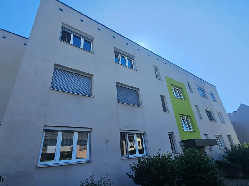 FAMILIENHIT!  4 - Zimmerwohnung mit Loggia und Tiefgaragenplatz in beliebter Lage