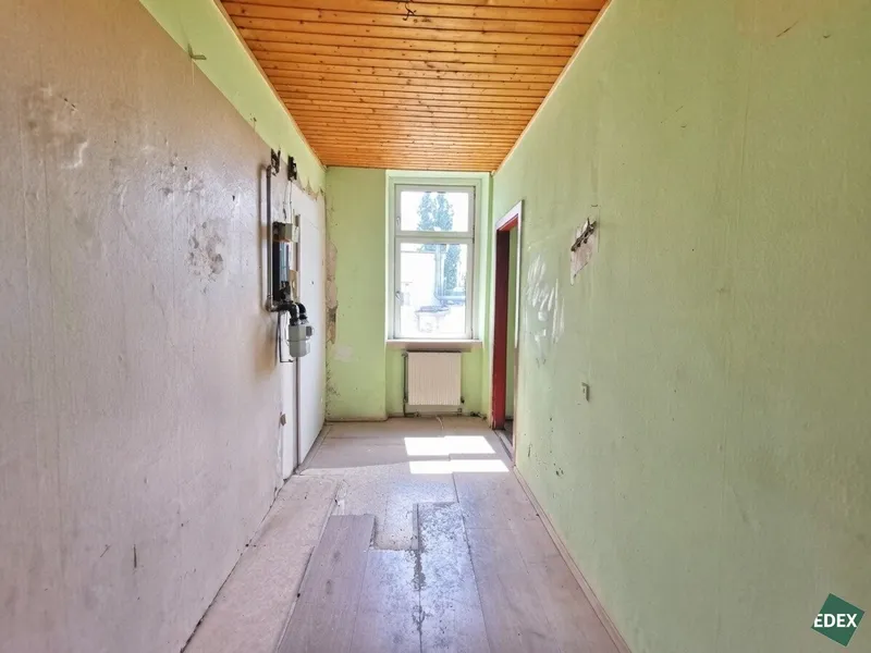 Sanierungsbedürftige 2-Zimmer-Altbauwohnung im 3. Stock | U3 Schlachthausgasse
