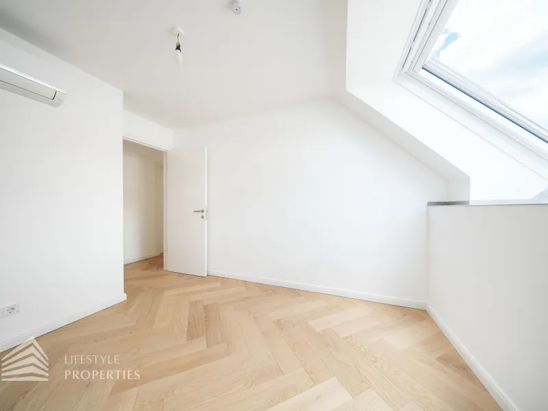 Erstbezug! Elegante 3-Zimmer Dachgeschosswohnung mit Balkon