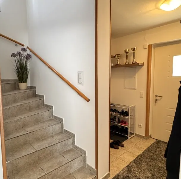 Doppelhaushälfte in Gramatneusiedl – 4 Zimmer, Klimaanlage, Solaranlage, Garten, Terrasse, Stellplatz!