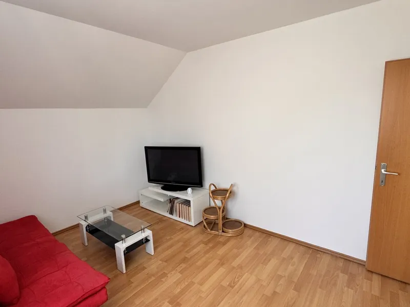 Doppelhaushälfte in Gramatneusiedl – 4 Zimmer, Klimaanlage, Solaranlage, Garten, Terrasse, Stellplatz!