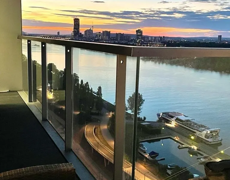 MARINA TOWER | 3-ZIMMER | PANORAMA-DONAUBLICK | U-BAHN DIREKT VOR DER TÜR | GARAGE
