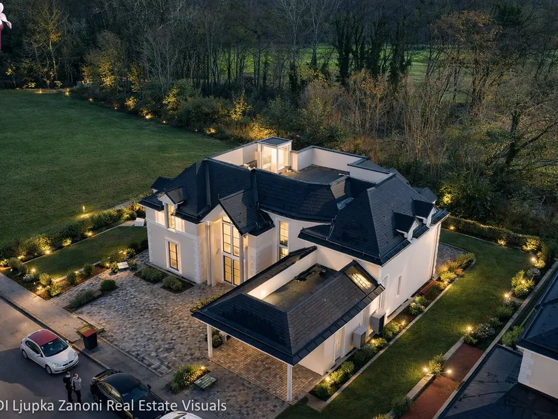 DAS BESONDERE HAT HIER RAUM. Designvilla zwischen See und Golf | Ebreichsdorf · Aqualina