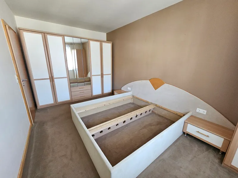 FAMILIENHIT!  4 - Zimmerwohnung mit Loggia und Tiefgaragenplatz in beliebter Lage