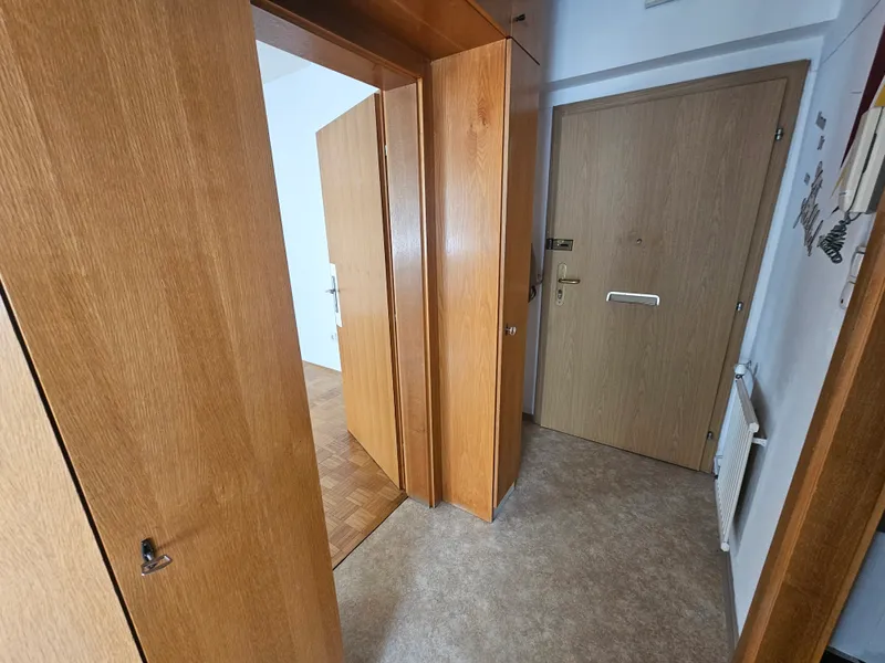 Perfekte Single- und Seniorenwohnung! Barrierefreie zugängige 1 - Zimmer Wohnung mit Loggia in attraktiver Siedlungslage 