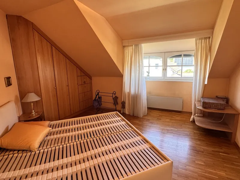 Einfamilienhaus mit Garage, Carport, Pool und Sauna in Bad Fischau-Brunn