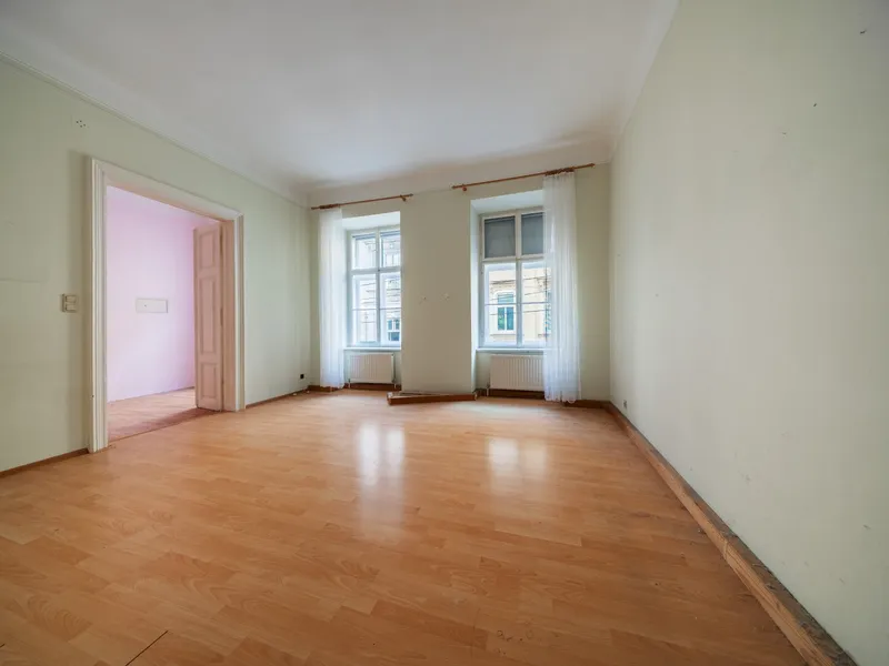 Neubaugasse! Sanierungsbedürftiger Altbau mit Potential! Sehr guter Grundriss!