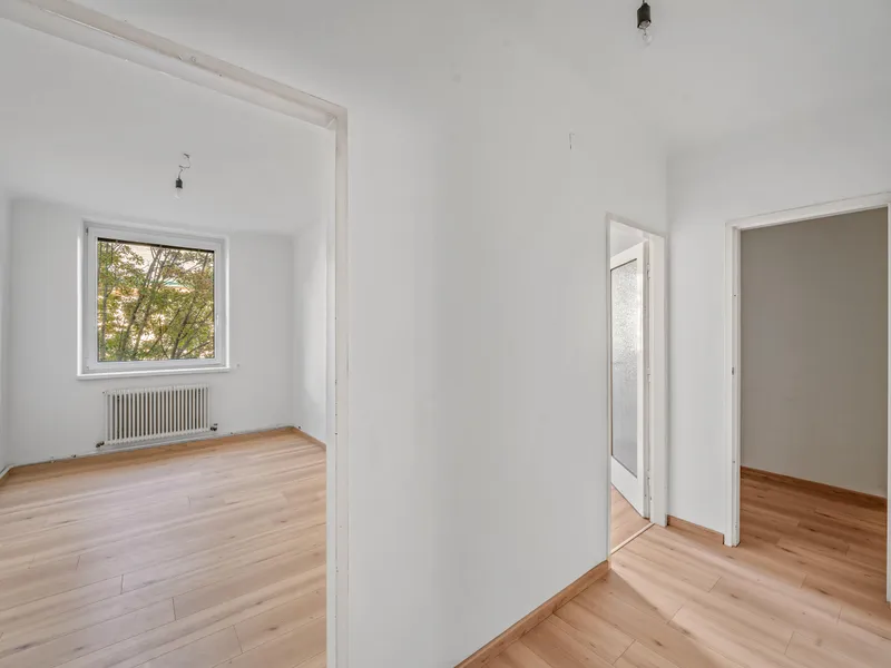 In bester Gesellschaft – um´s Eck von der Döblinger Hauptstraße! Modernisiertes Wohnhaus!