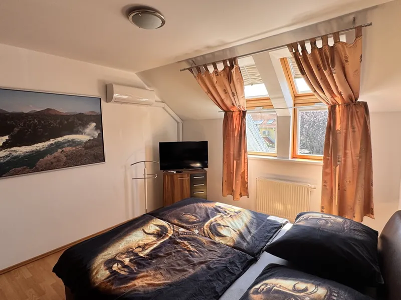 Doppelhaushälfte in Gramatneusiedl – 4 Zimmer, Klimaanlage, Solaranlage, Garten, Terrasse, Stellplatz!