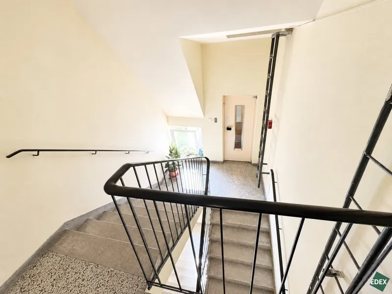 Exklusive Dachgeschosswohnung nahe Schönbrunn | 3 Zimmer möglich | U4 in 100 m