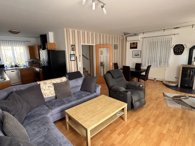 Doppelhaushälfte in Gramatneusiedl – 4 Zimmer, Klimaanlage, Solaranlage, Garten, Terrasse, Stellplatz!